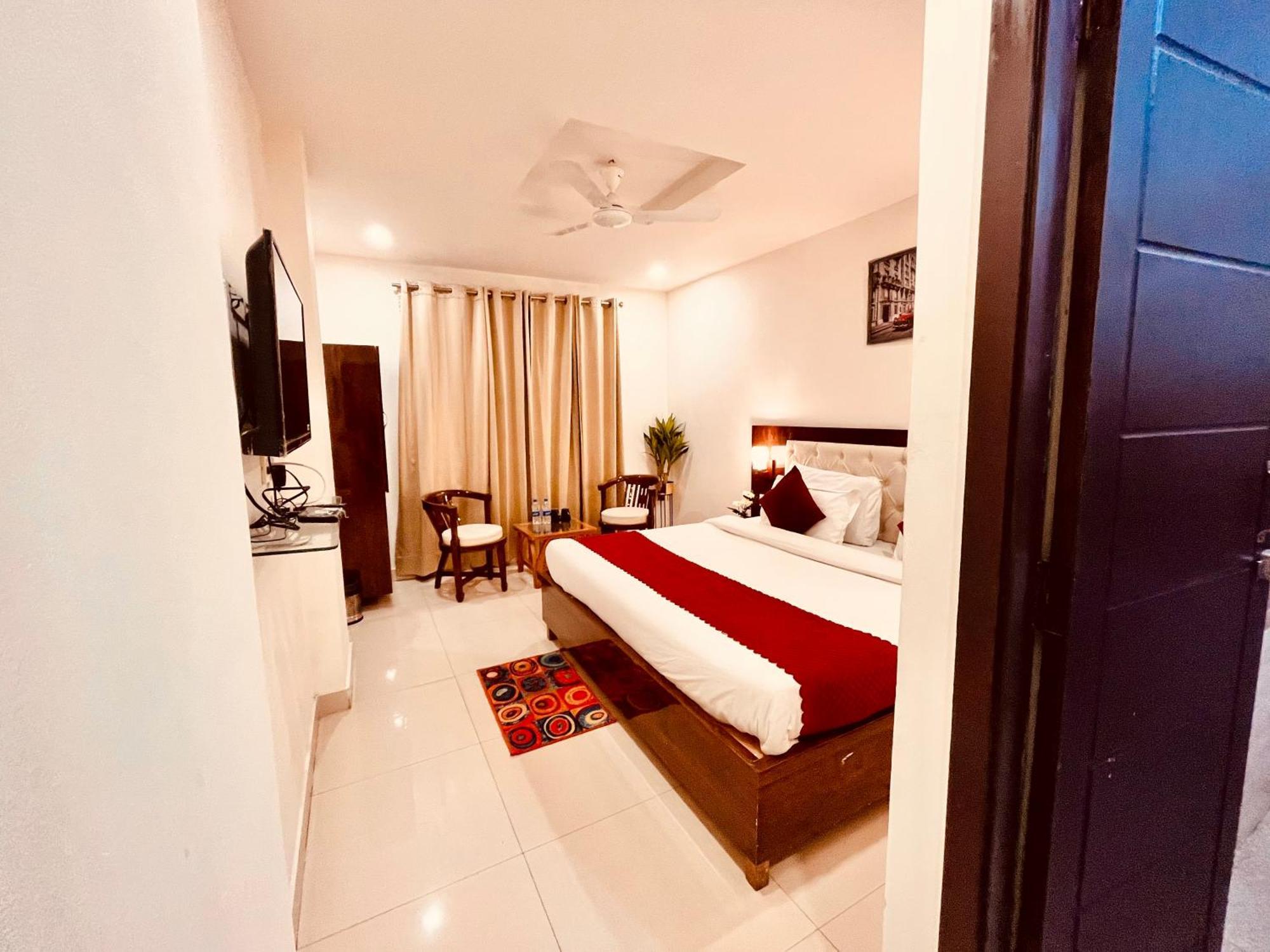 Hotel Sampat Royal Cafe Delhi  Exterior foto