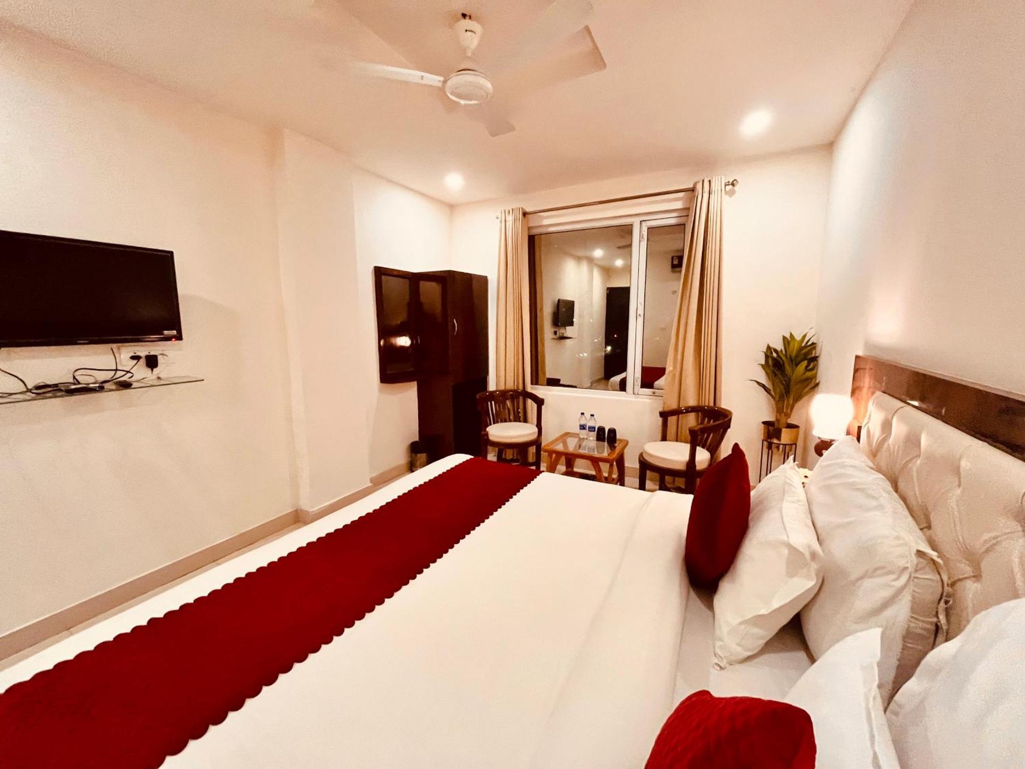 Hotel Sampat Royal Cafe Delhi  Exterior foto